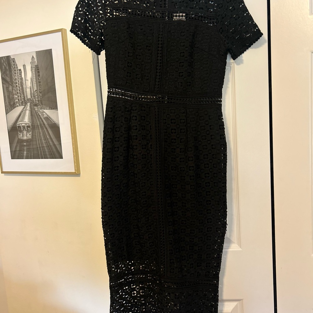Elegant Black Midi Sheath Dress with Crew Neck